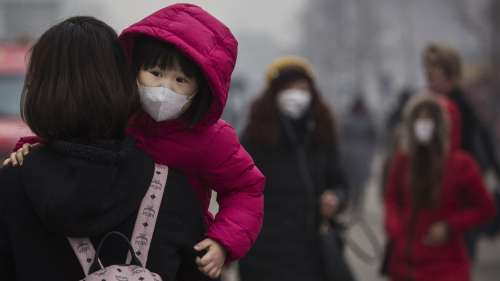 有专家警告，雾霾会导致儿童出现脸部器官变形。
