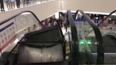 一聲巨響江蘇商場扶梯猛然掀翻斷裂(圖)