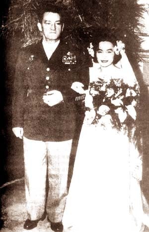 陈香梅和陈纳德将军结婚照