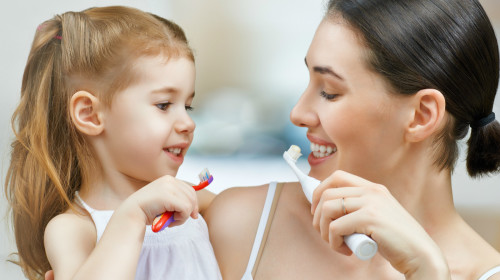 口腔问题和全身许多系统和器官密切相关，从小就要养成良好的口腔卫生习惯。