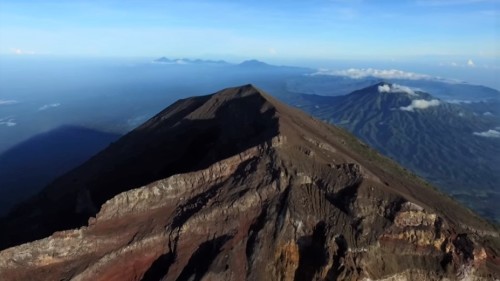 峇裡島火山活動加劇 印尼升高警戒等級