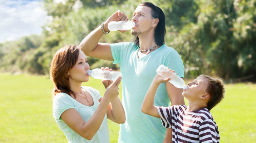口渇时应随时补水，也要注意口干舌燥可能是身体出现疾病了。