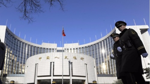 中国央行和发改委发布公告，将管控境内金融机构赴境外发行债券。