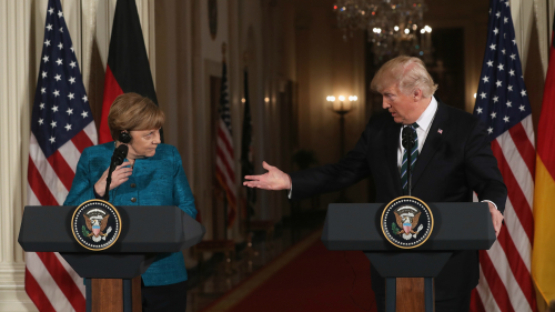 德國總理默克爾（左）與美國總統川普（右） 