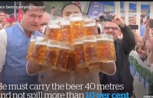 德男端29杯啤酒走40米 創世界記錄