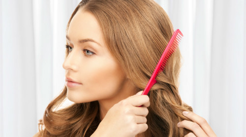每天梳理頭髮30～40下，可以對頭髮的生長起到促進作用。
