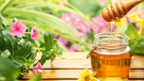蜂蜜營養豐富，能保護胃粘膜的潰瘍面。