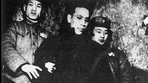 1953年，上海大康药房经理王康年被诬陷卖假药给志愿军而遭枪决。