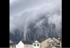 壯觀瀑布雲懸掛天地之間令人心驚(圖)