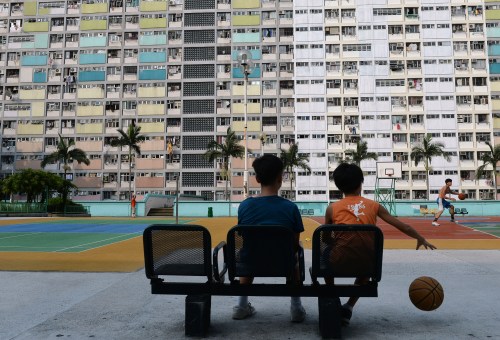 香港人多少年“不吃不喝”才能买房？