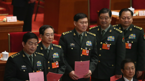 2013年3月15日，房峰辉（左二）、张阳（中）等人参加中共全国人大会议。