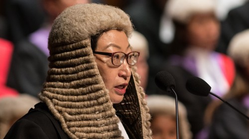 管理香港各级法庭法院的律政司司长郑若骅，在法律年度典礼上强调自己认为“不同人对《基本法》有不同的诠释方法”，并表示“不同意有人说香港法治受到损害”。