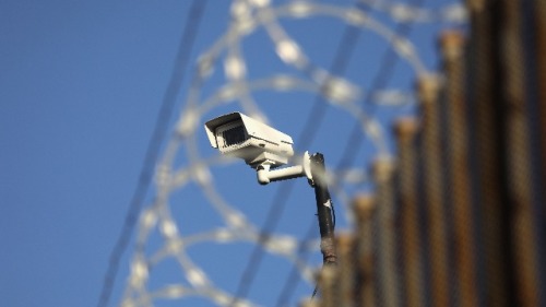 美軍基地移除中國公司生產的監控攝像頭。
