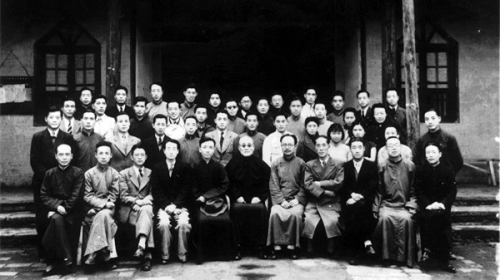 中國的現代化歷史進程中，最為成功的是民國時期的教育；抗戰時期的教育中，最光彩奪目的是西南聯大。