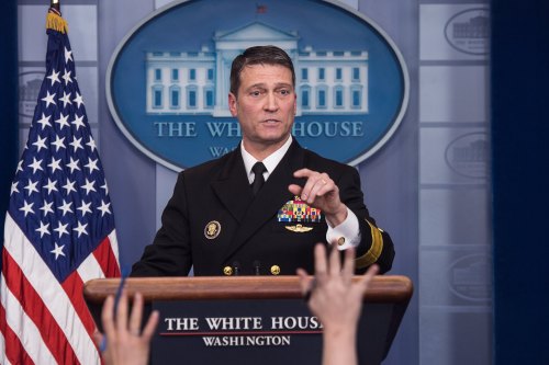 白宫医师放弃退伍军人事务部长提名