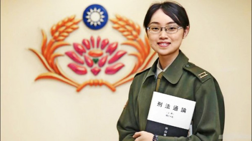 臺憲兵法務官蕭惠予是國軍首名通過司法官特考的女性官兵。