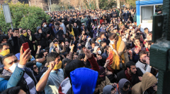伊朗示威第二周工人阶层挑战独裁政权(图)