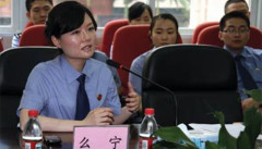 薄熙来“打黑女红人”首度回应李庄嫖娼案(图)