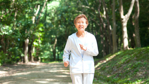 日本人成為全球最長壽人群，他們喜歡散步或騎自行車。