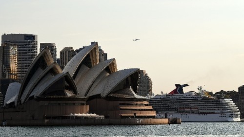 6月3日早上，有3艘中国军舰悄然驶入悉尼。