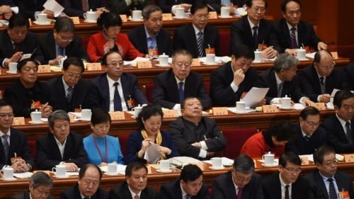 新一届政协委员名单出炉，不少香港前高官及亲中政党人士上榜，分析指港高官退休后成为政协委员已经是趋势