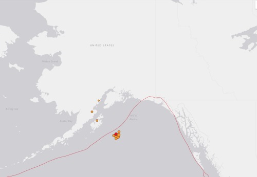 1月23日，阿拉斯加发生8.2级地震，引发海啸警报。