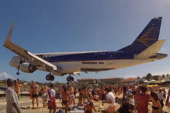 惊险场面客机竟从头顶呼啸而过(图)