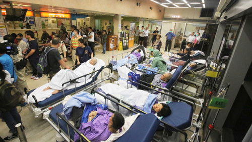 香港公立医院每日都爆满，不过新华社记者却遇到另一种情况