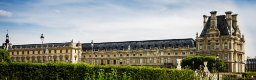 當時路易十四用來收藏藝術品的巴黎羅浮宮，現今是世界上四大美術館之一。