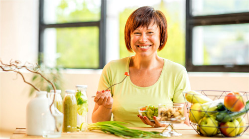吃對食物，讓更年期女性氣色好、精力充沛、身體強健。