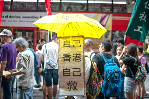 代表争取民主真普选的黄色雨伞
