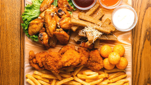 常吃肉类、油炸食物会增加罹患肠癌的风险。