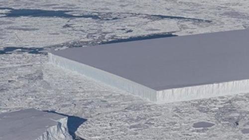 不可思議！南極出現這樣的冰山