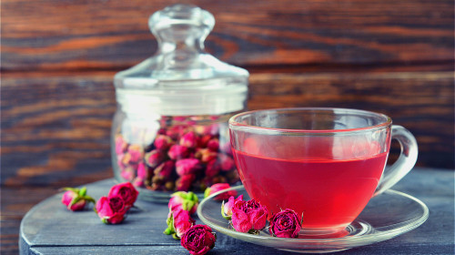  胃脹、腹脹、便秘時，不宜飲用玫瑰花茶。（