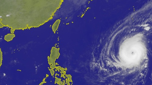 台风“玉兔”的最新卫星影像