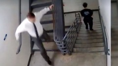 嫌犯當庭逃跑法官一秒脫下法袍火速追捕(圖)