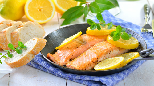 經常吃魚有助於改善大腦健康，提高記憶力。