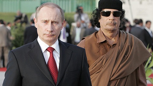 2008年，利比亞前獨裁者格達費（Moamer Kadhafi）與俄羅斯總統普京