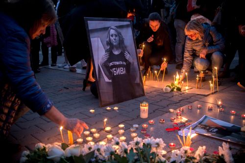 2018年10月8日，保加利亞當地民眾悼念馬里諾娃。