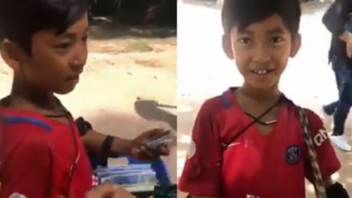 一名8歲柬埔寨男孩，以8國語言兜售紀念品，語言能力非常驚人