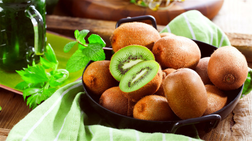 獼猴桃維生素C含量高，每日食用1顆最好。