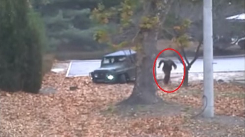 2017年11月13日，一名朝鮮士兵負傷投誠韓國，聯合國軍司令部公佈其逃亡錄影片段。