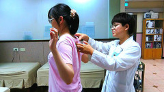 脖子痠麻疑「病入膏肓」2招物理治療緩解(組圖)