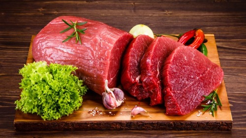 新鲜的肉类，上面有很多细菌和油脂，用清水根本洗不掉。
