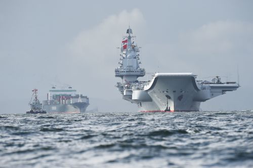 中国航空母舰辽宁号于2017年7月7日抵达香港水域。