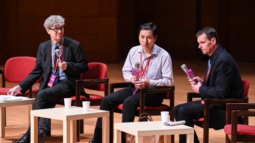贺建奎昨日出席在香港举办的“第二届人类基因组编辑国际峯会”