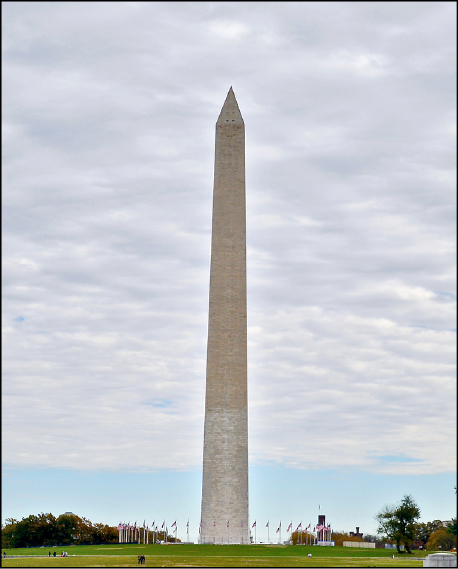 高耸冲天的华盛顿纪念碑是华盛顿D.C.的代表地标，也是最高建筑物。