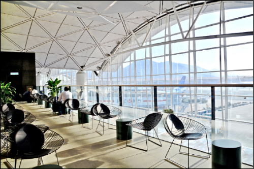 國泰航空位於香港機場的全新貴賓室「玲瓏堂」今年3月啟用，提供旅客於航班起飛前享受休憩時光。