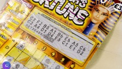 刮中20萬英鎊英國男子卻因這個原因拿不到獎金(組圖)