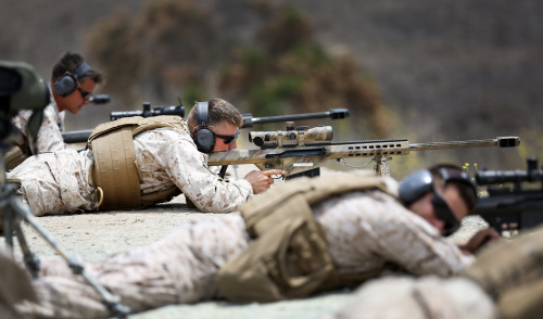 美国海军陆战队武器装备之一——巴雷M107狙击步枪。